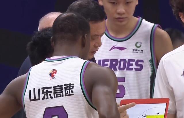 |“徐长锁下课”！山东男篮输给天津后，季后赛危险，球迷怒了