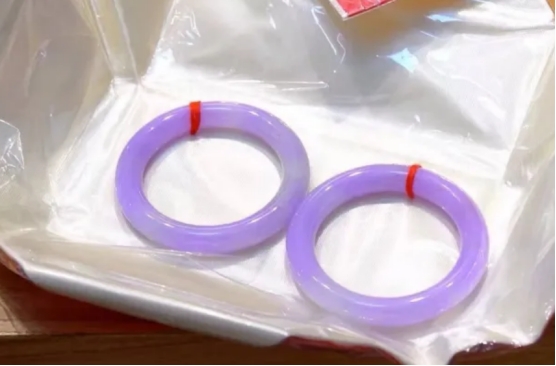 翡翠|翡翠的颜色五彩缤纷，你知道色是怎么来的吗？