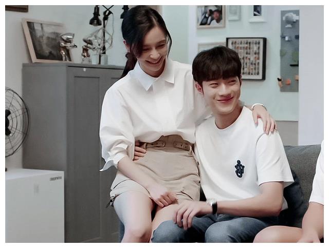 |杨颖主演的翻拍剧热播中,与赖冠霖演绎职场甜剧,竟有满满cp感