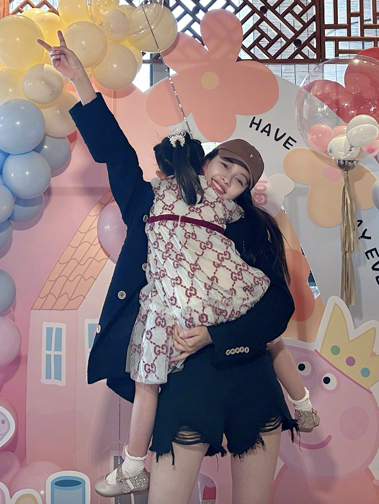 孙怡|孙怡离婚后首次为女儿庆生,5岁大福大长腿吸睛,董子健未出现