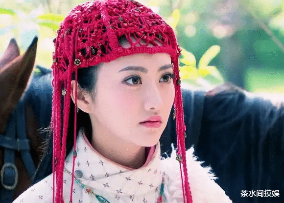 景甜|同样头顶“网兜”,贾静雯经典、邓萃雯毁形象,刘诗诗景甜太累赘