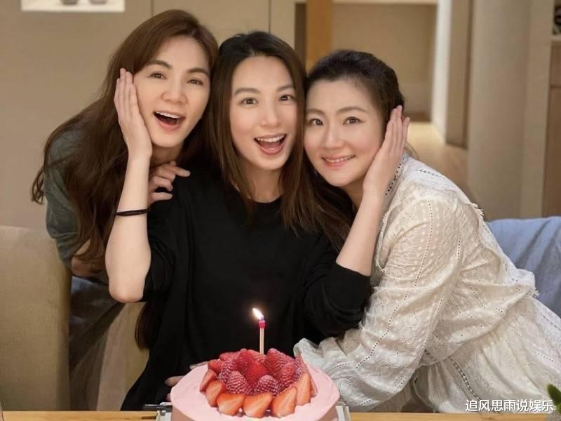 Selina|40岁Selina和男友牵手首现身! 全身伤疤被前夫嫌, 她能拥有真爱吗?