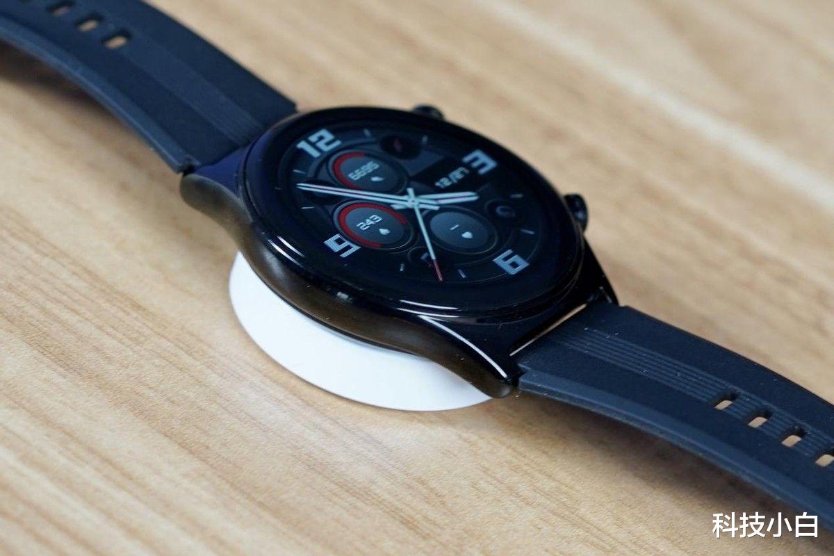 京东|智能手表届的“颜值实力双担”荣耀手表GS 3，高颜值兼具强劲内核