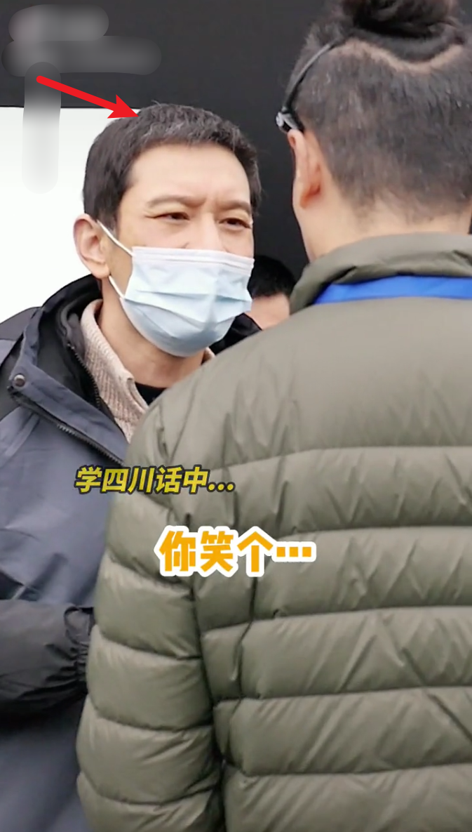 黄晓明|黄晓明被曝跟叶珂恋情后首现身，素面朝天满脸皱纹，头发白了不少