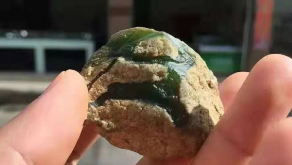 翡翠|中国哪里产翡翠？