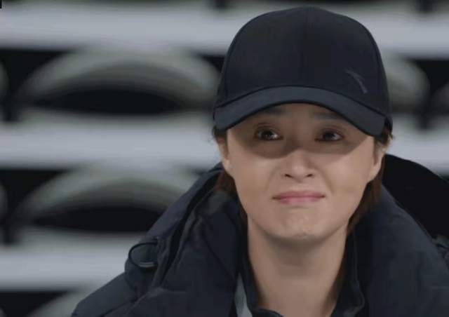 |蒋欣为乌克兰事件发声呼吁和平 相对来说邓超太不该了 网友：上过春晚就飘了