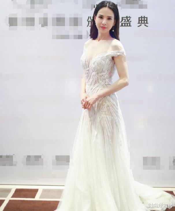 李若彤晒健身成果很励志,被网友催婚却心态超好,真实年龄太难猜