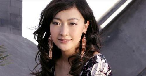 聊斋奇女子|怀孕后男友意外瘫痪，阿斯茹不离不弃照顾8年，还为他生下两子