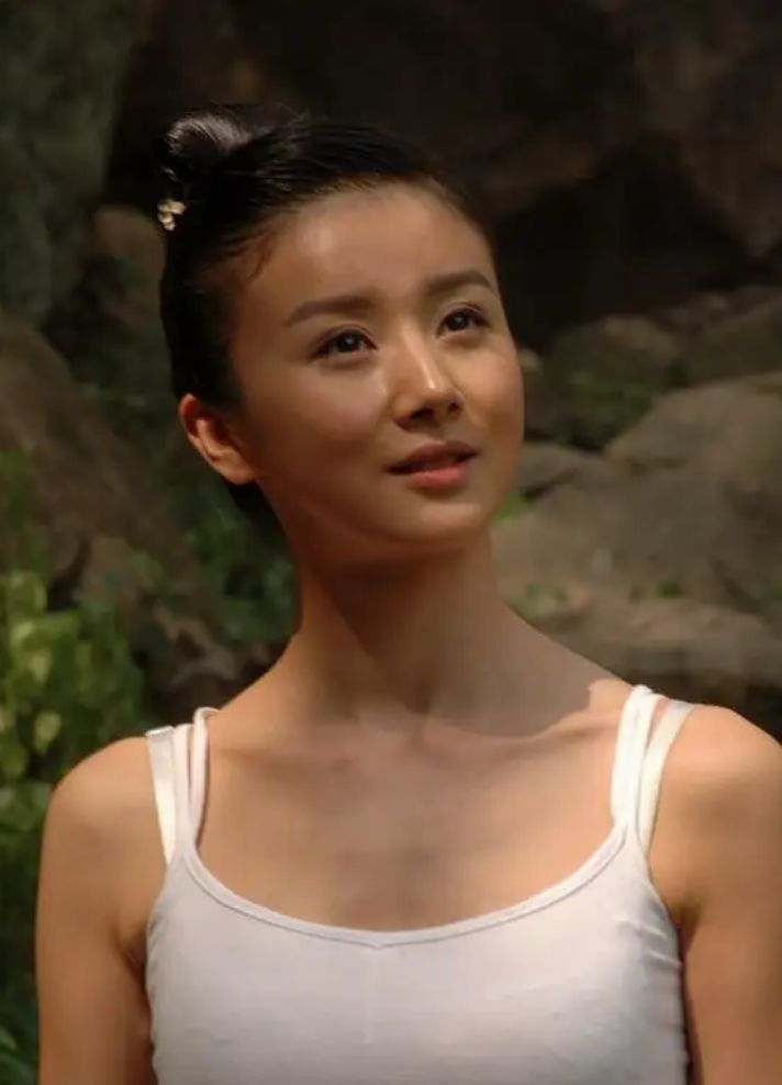 孙菲菲|古装第一美人孙菲菲:获金庸超高评价,被导演侄子暴打后星途尽毁