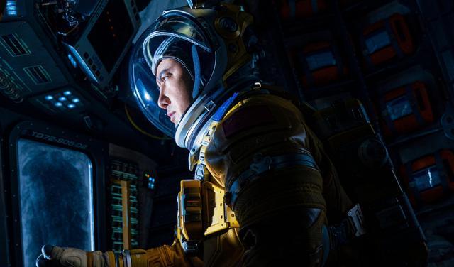 沈腾|《独行月球》票房破10亿，沈腾影帝级演技获好评，票房预估50亿！