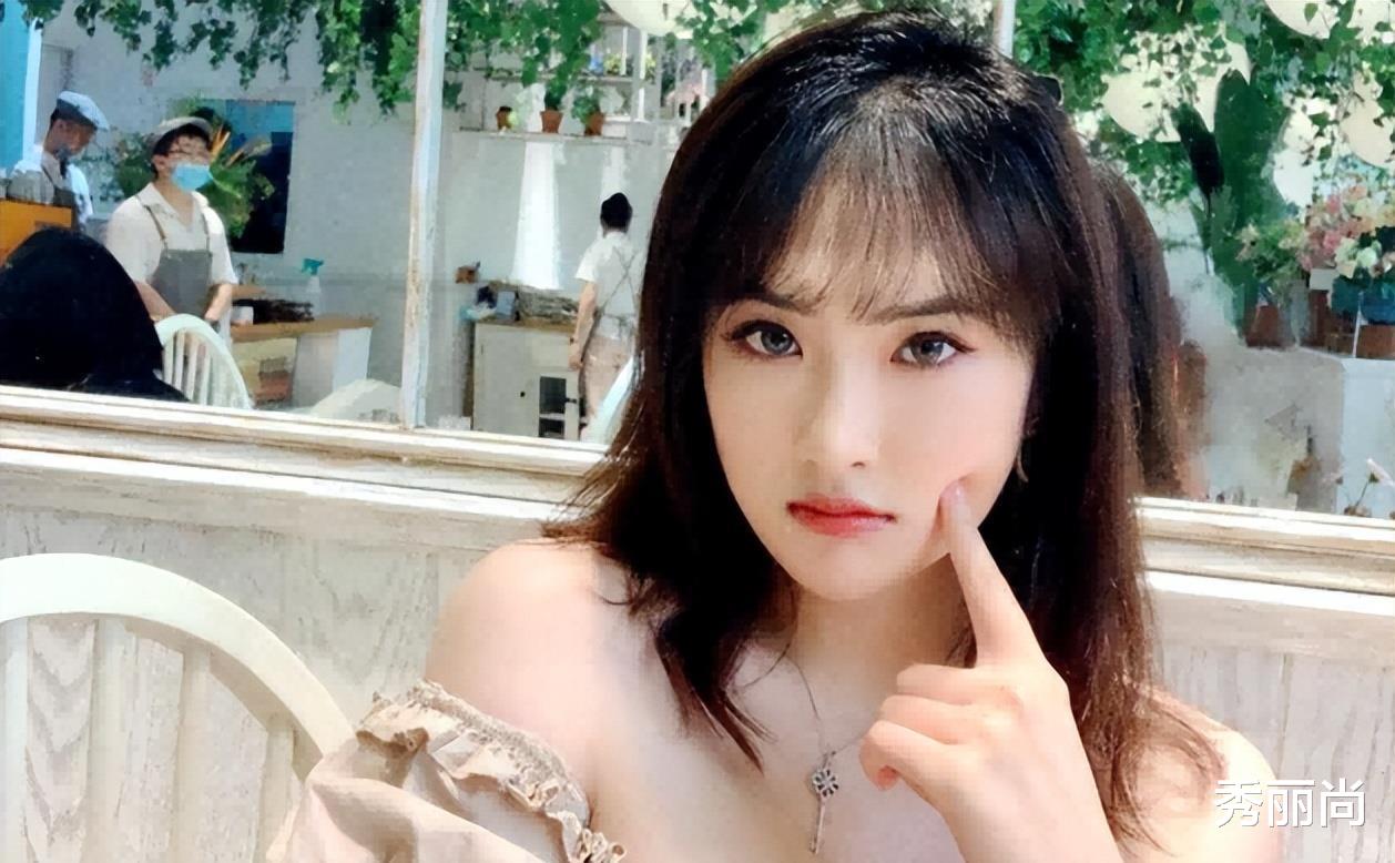 看似“平平无奇”，实则家世显赫！这12位明星的父母富得流油