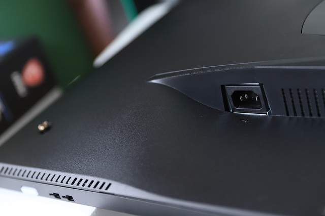 |生产力工具，微星Summit MS321UP显示屏