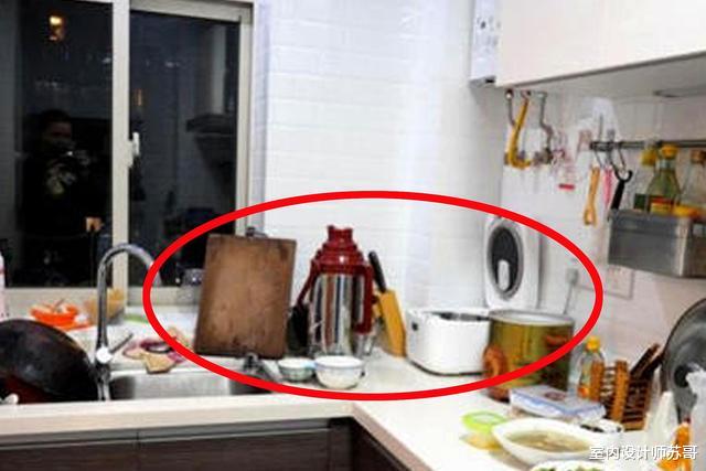 以前不懂,厨房刀筷“放台面”!学学年轻人的做法,卫生又高级!