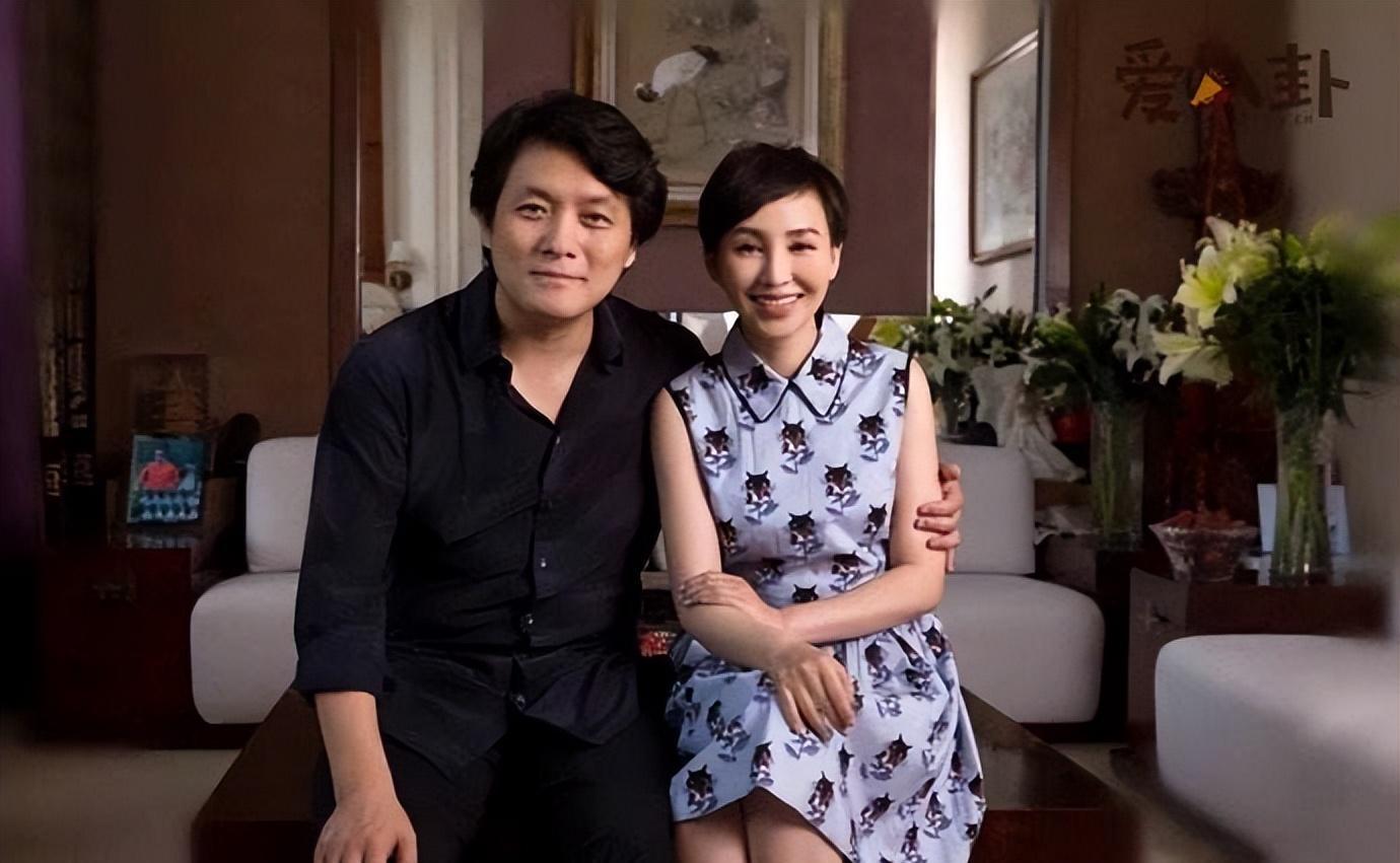 岳丽娜|岳丽娜:25岁结婚,被肿瘤折磨,37岁大龄生头胎,48岁再生三胎