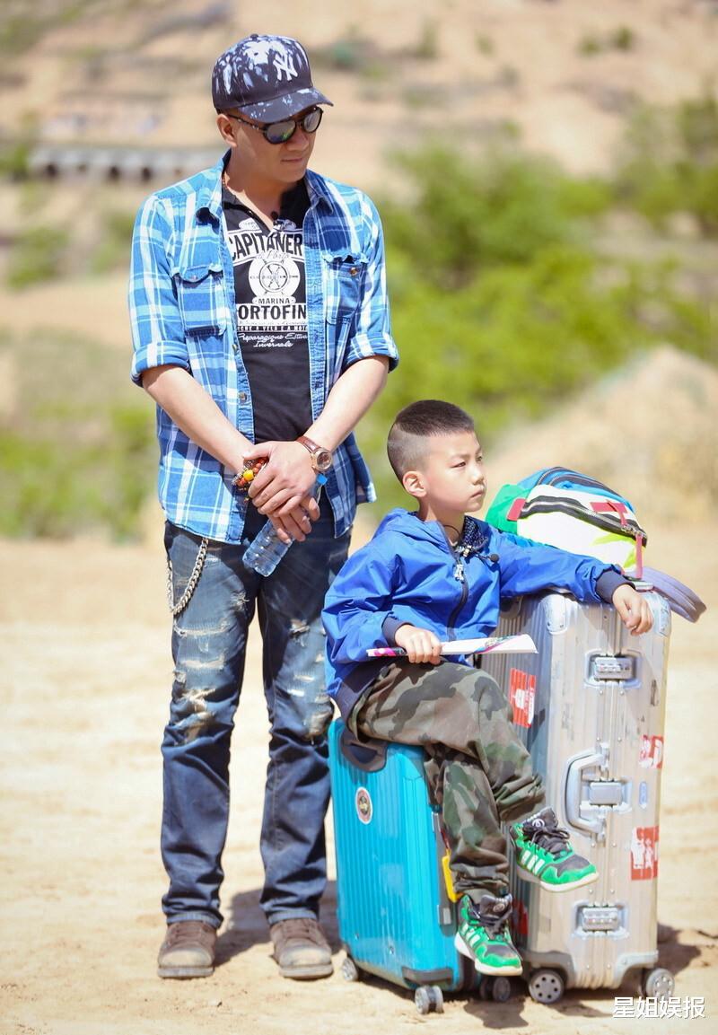 康晋荣|集齐霸总元素？胡军儿子康康13岁身高就已近180，长大后气质更A了