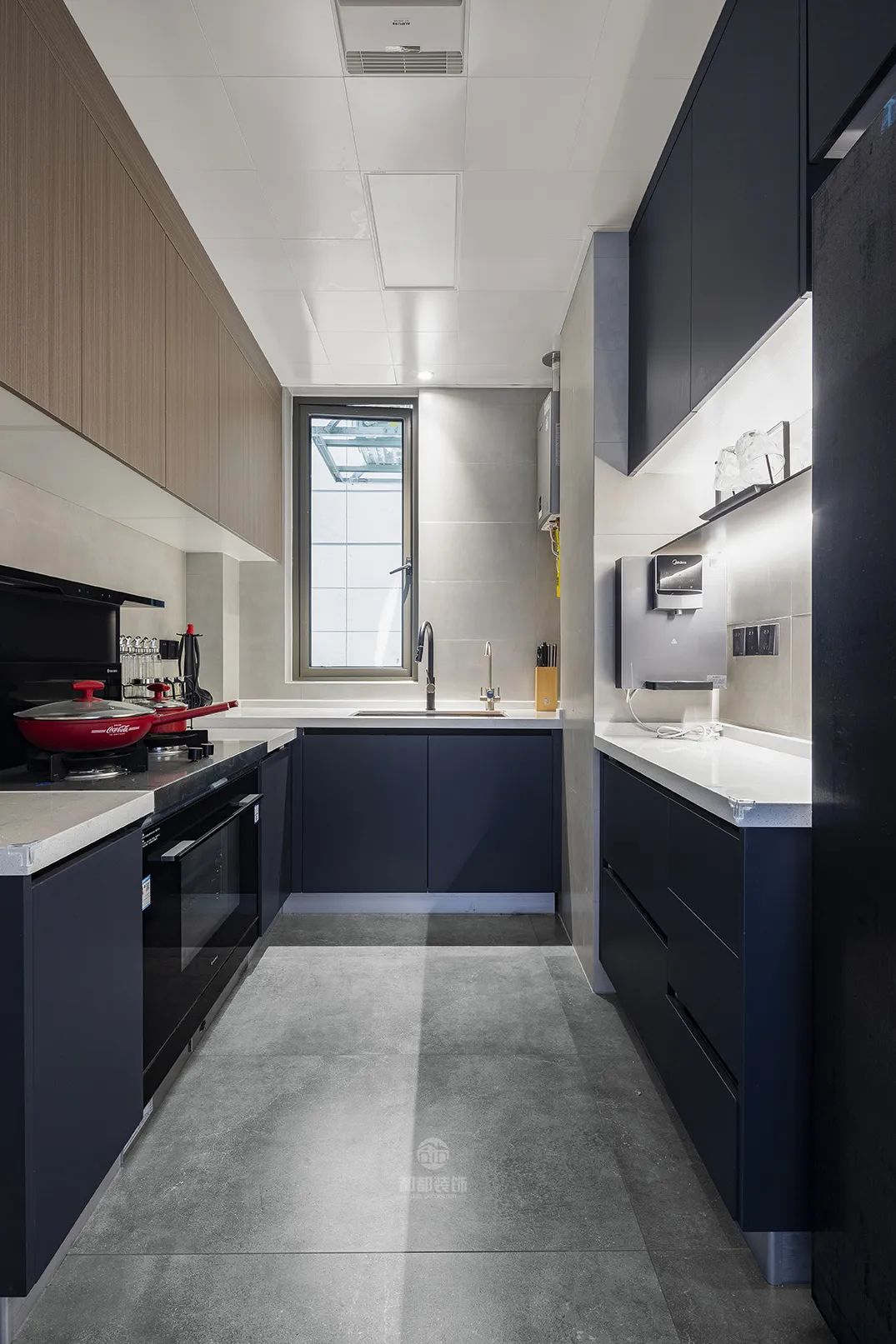 现代极简风小户型装修 独居男士的黑白灰“懒人”小居