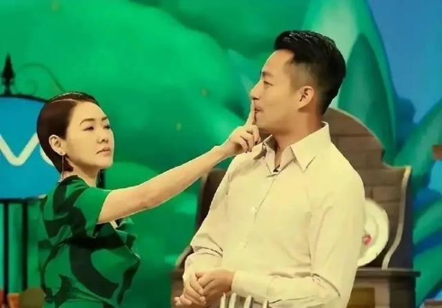 小S|大S事件内幕曝光，妹妹在自己婚姻低声下气，跑着姐姐这作妖。