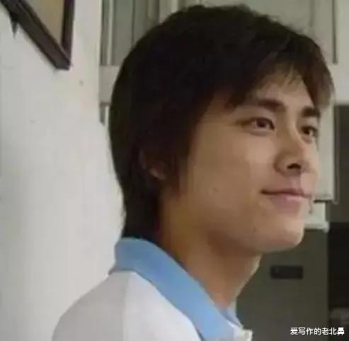 李易峰|李易峰：父母谈及他小时候挑不出一点过错，如今却让父母失望心痛