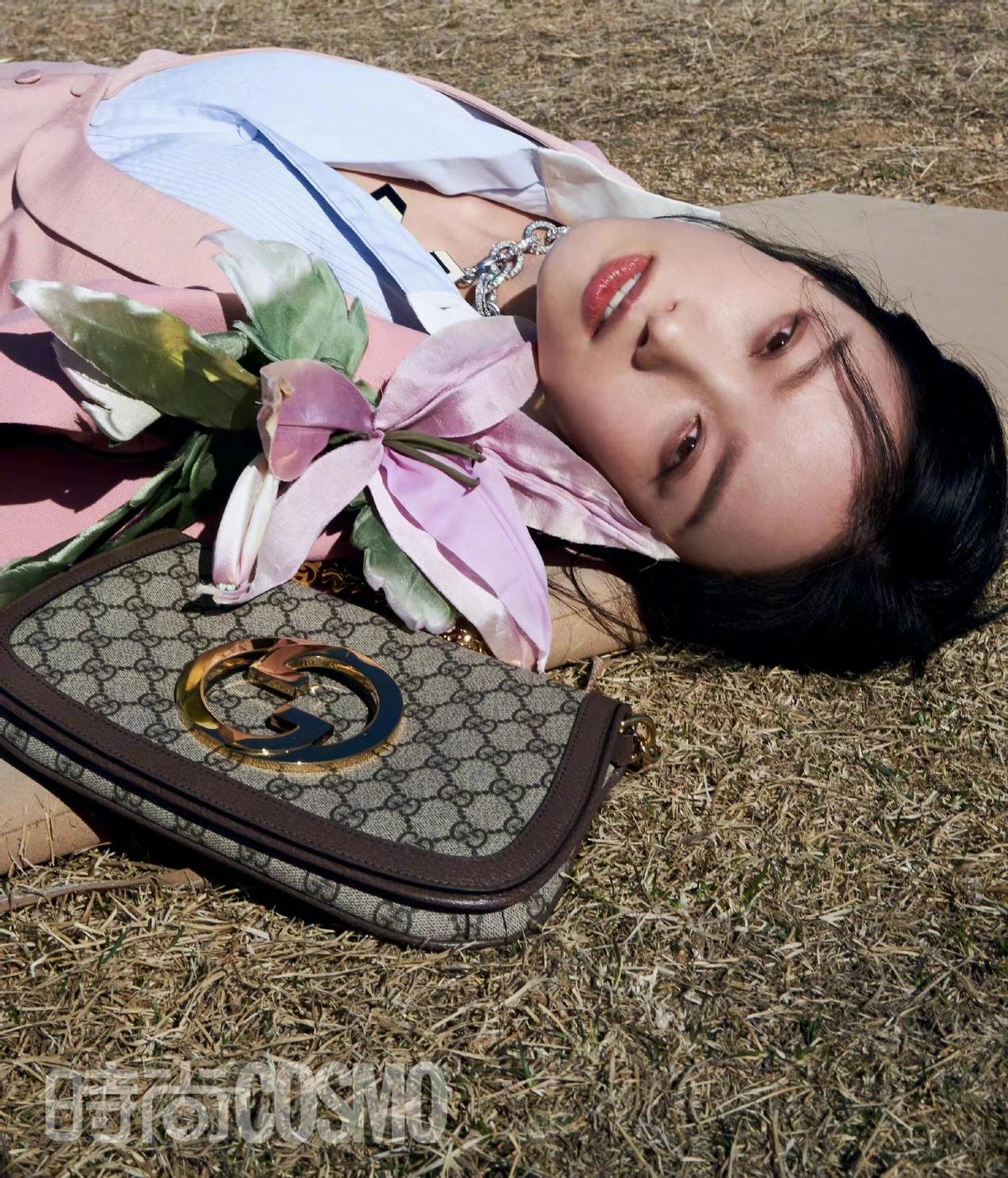 倪妮|倪妮Gucci女王不是白叫的！新大片蕾丝裙配皮草造型封神，名媛范十足