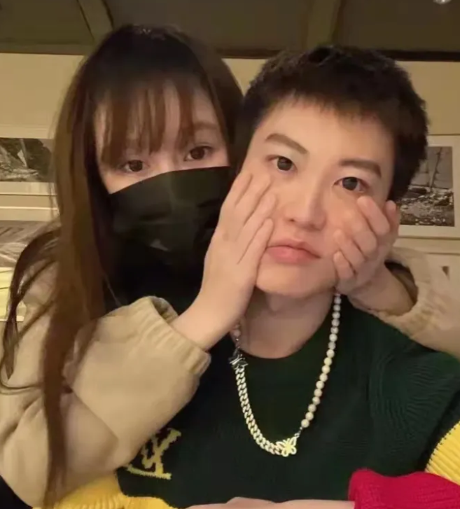 胭脂|赵本山说哭球球，公开嫌弃女儿男友：男人涂粉，毫无男子气概！