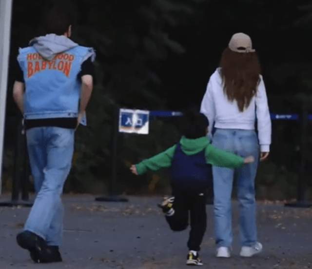 Angelababy|杨颖穿百元衣做核酸无人识，5岁小海绵为妈妈接机，母子互动温馨