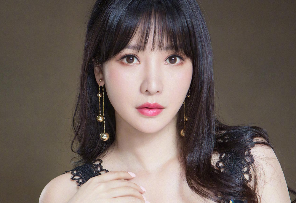 柳岩|一个被身材耽误的女人,已经41岁的柳岩,为何至今还是没结婚?