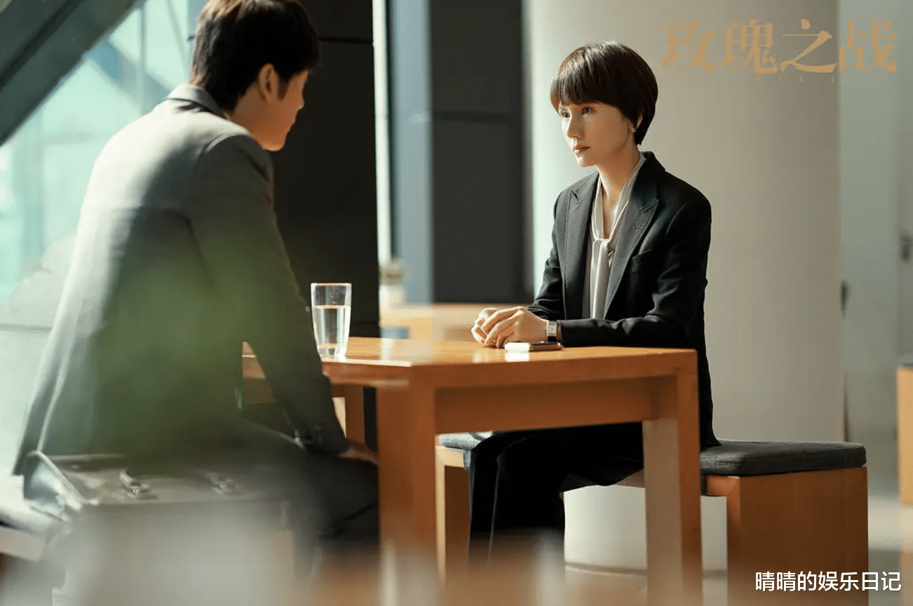 袁泉|《玫瑰之战》:但凡是袁泉的演技拉胯一点,都压不住这群王炸配角