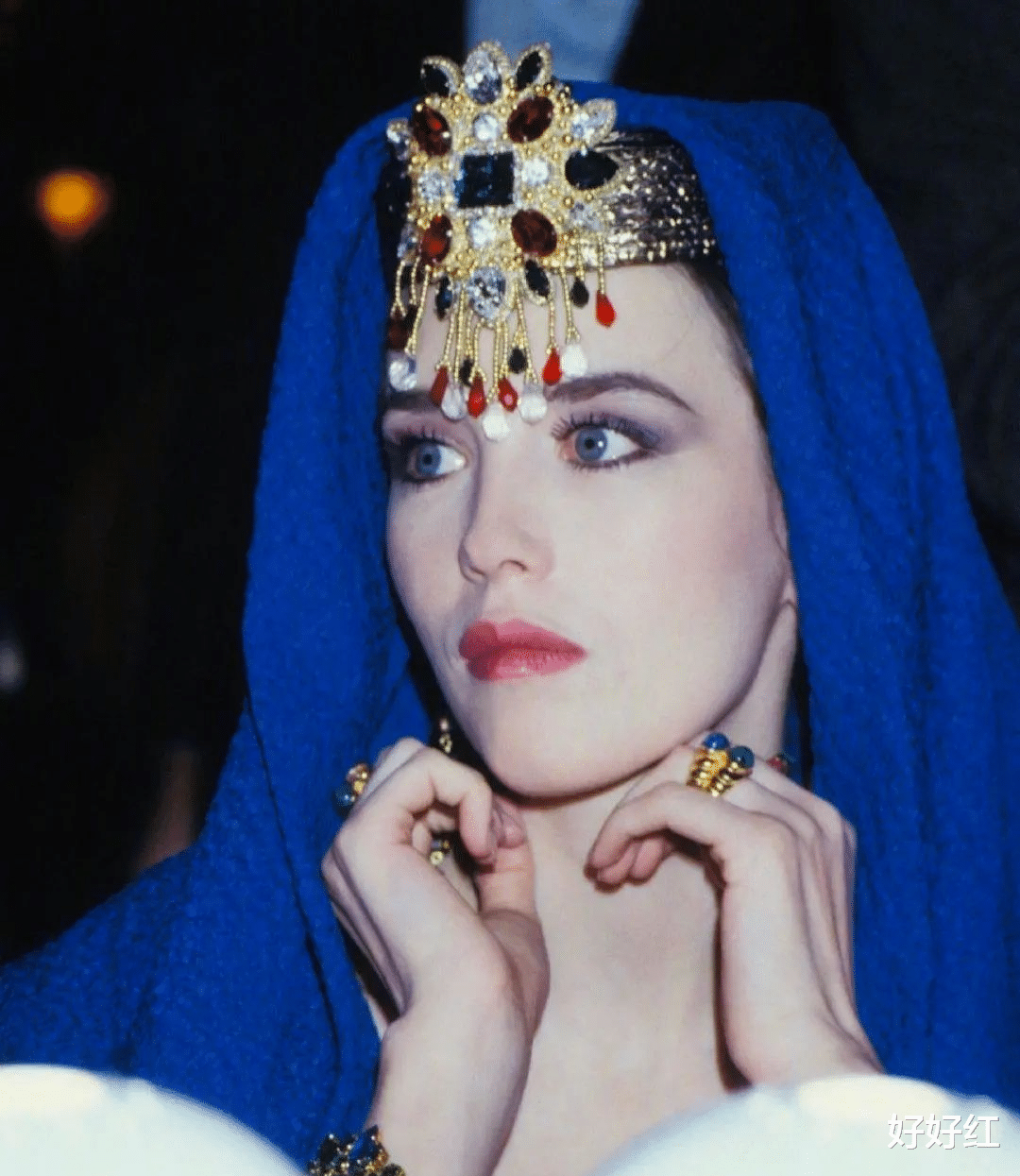 阿佳妮|殿堂级“疯批美人”?!巅峰期退圈生子却终身未婚,如今全脸崩塌惹人唏嘘