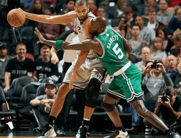 蒂姆·邓肯|他在大一就可以选择进入NBA，而且成为选秀状元。