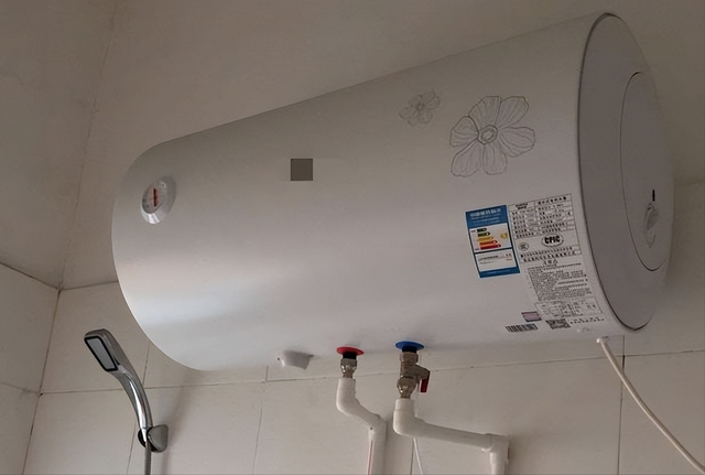 电热水器|10天连丢3条命，热水器漏电频发要不要断电？触电身亡该找谁来赔