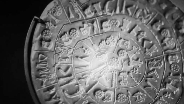 外星人早已来过地球？研究员在山洞发现716个神秘圆盘，破译文字