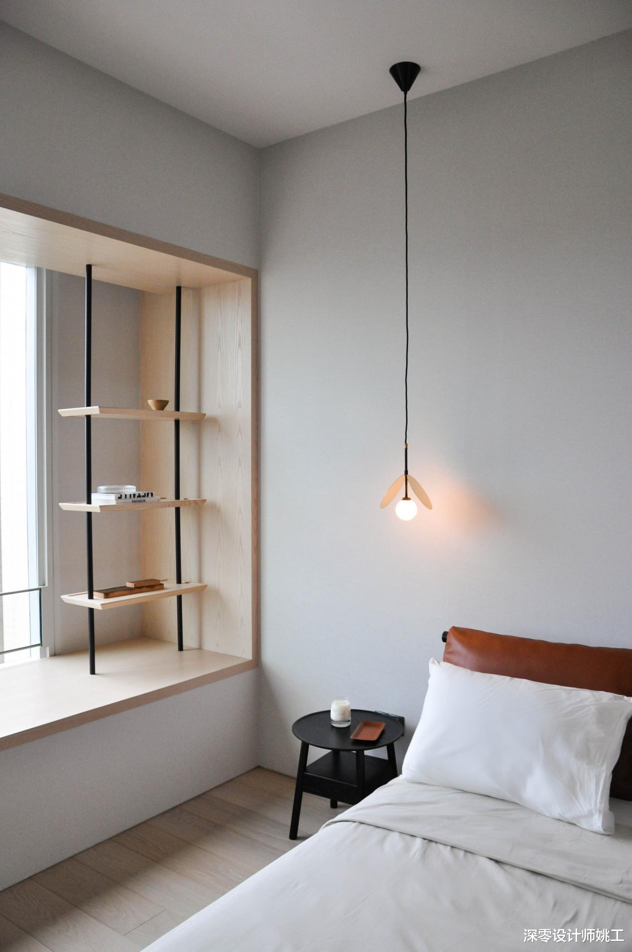 别嫌白色的家太单调,102㎡搭配灰调,穿插原木色,舒适又耐看