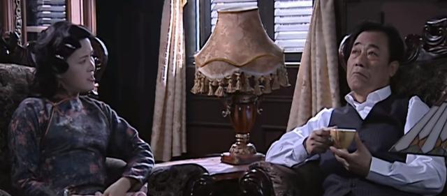 岳云鹏|重温《潜伏》，顿悟吴敬中的妻子吴太太，才是隐藏最深的狠角色