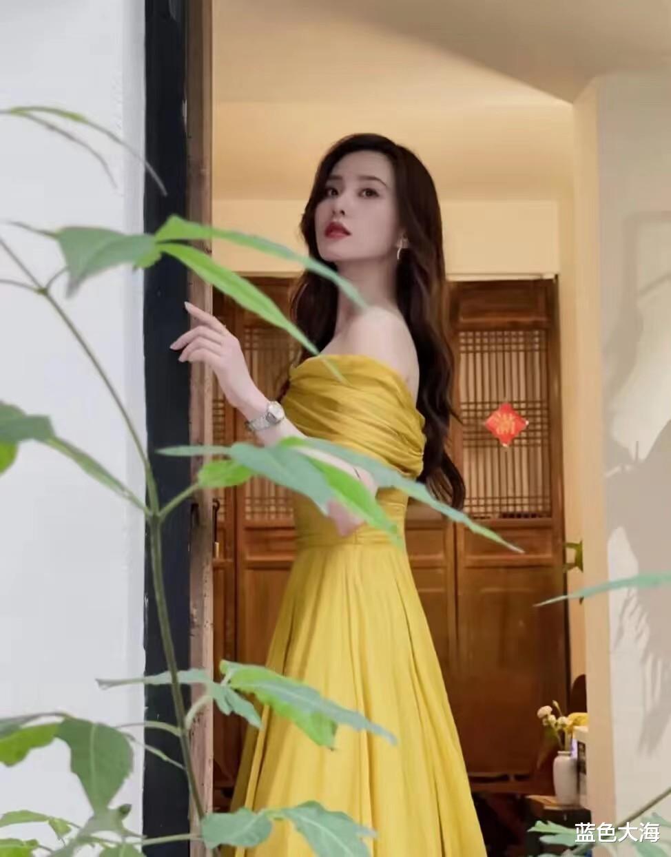 刘诗诗|刘诗诗的时尚感没得说，穿黄裙优雅又洋气，简单但很高级