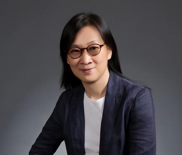 三星|碰瓷华为、北大当教授、多家企业董事,野鸡大学毕业为啥这么敢?