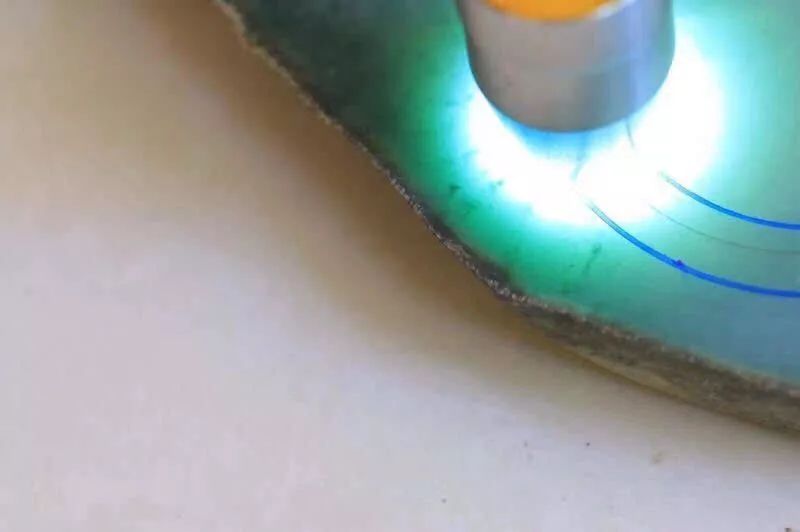 翡翠|翡翠赌石五个步骤，赌种、赌色、赌底、赌雾、赌裂！