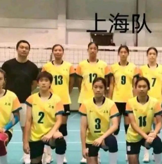 上海青年女排涌现15岁强力接应！进攻跳发暴力，还是原国手女儿！