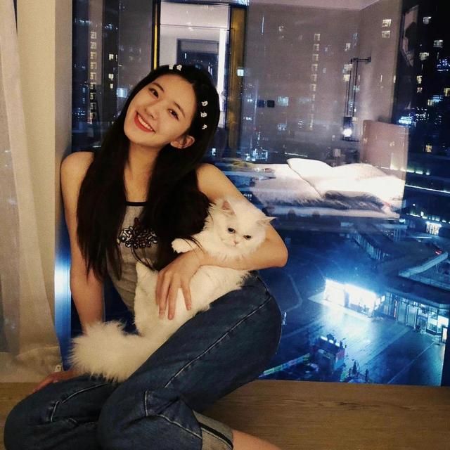 孙艺珍|赵露思晒日常生活,圈粉无数!全屋不豪华,但却温馨精致,超舒服