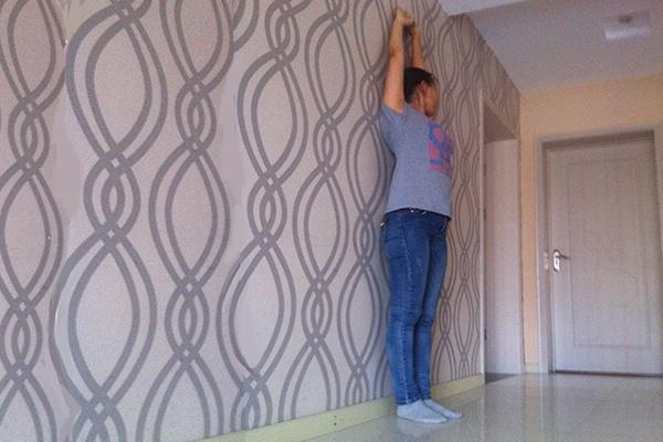 便秘|女性做一个动作站着就能瘦，还能防便秘、调整骨骼？你会做吗？