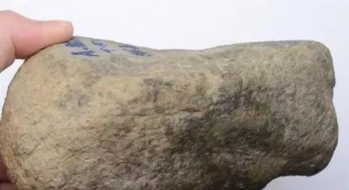 |“神仙难断寸玉”!赌石中,什么样的翡翠皮壳容易出高货?