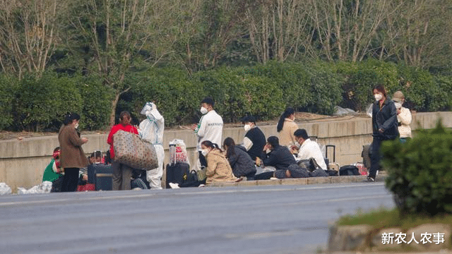 从郑州富士康到洛阳,27个小时徒步150公里,俩男子艰难地回家路
