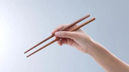 家里的旧筷子，你打算用到天荒地老吗？