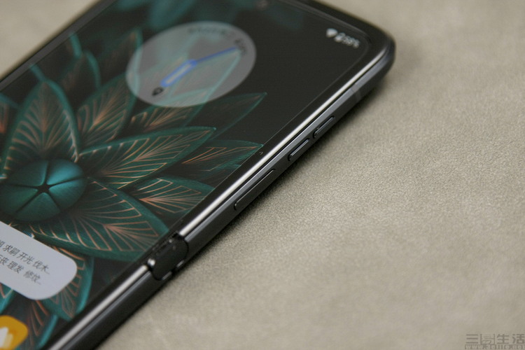 |moto razr 2022评测:“小而美”的翻盖折叠旗舰