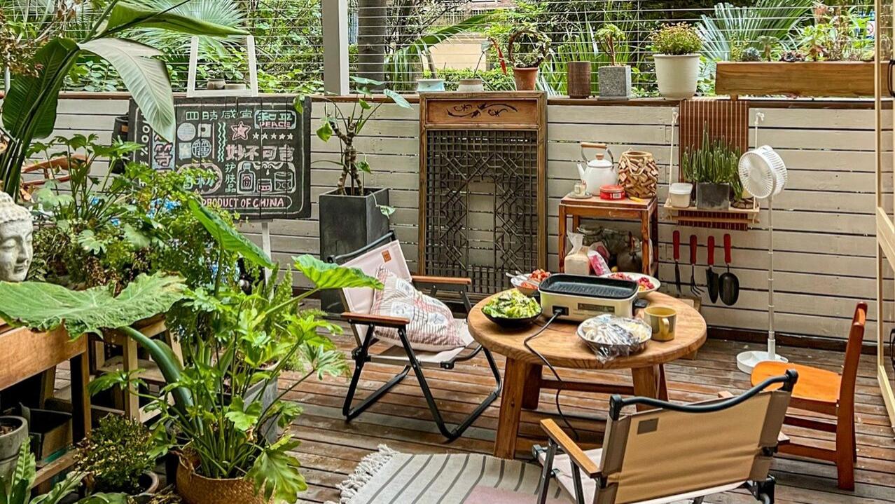 不顾父母反对，还是买了一楼带院的房子，种满植物花草就是花园