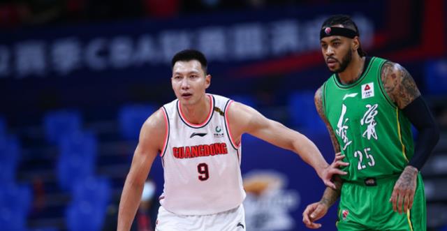 易建聯(lián)|18-38！內(nèi)線大戰(zhàn)易建聯(lián)完敗付豪 下半場7中2真扛不動了