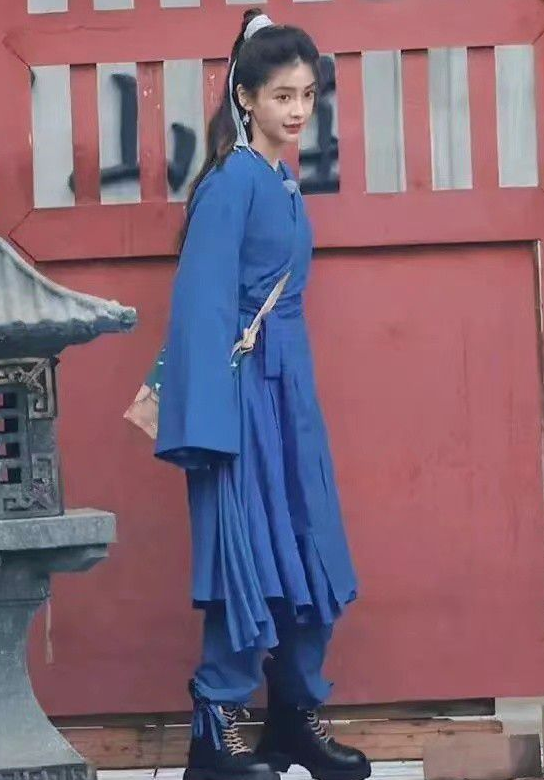 Angelababy|10个月的时间，杨颖完成了一场蜕变，也让我们看清了娱乐圈的虚伪