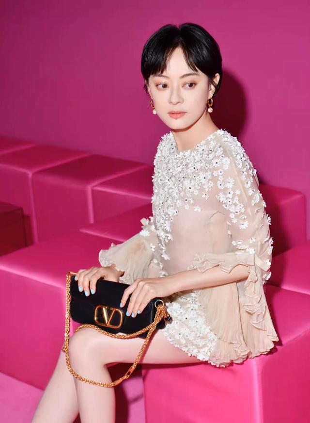 孙俪|审美又回结婚前！孙俪穿“花瓣装”没腰身，土味穿搭太不高级