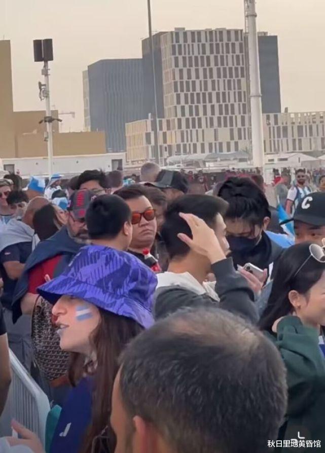 奚梦瑶|网友卡塔尔偶遇奚梦瑶与何猷君、何超欣,与粉丝挥手好热情,何超欣被指普通