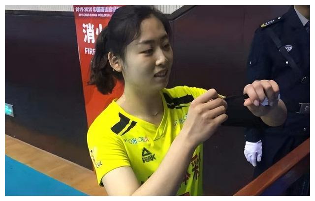 突发！女排郎平高徒被调整出队，安家杰依旧迷恋高二传引发争议