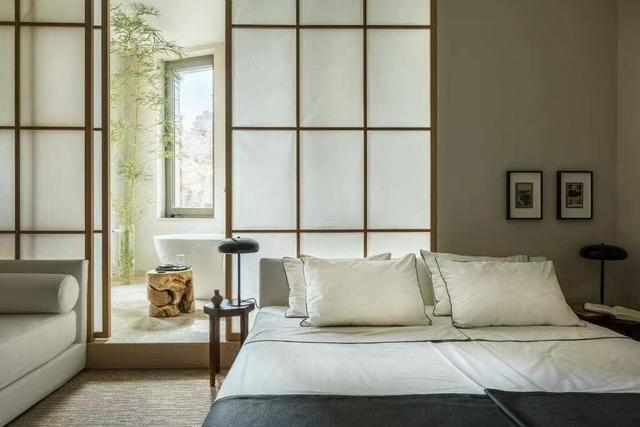 88㎡日式与北欧结合公寓,温柔米色调、植物营造清新自然之感